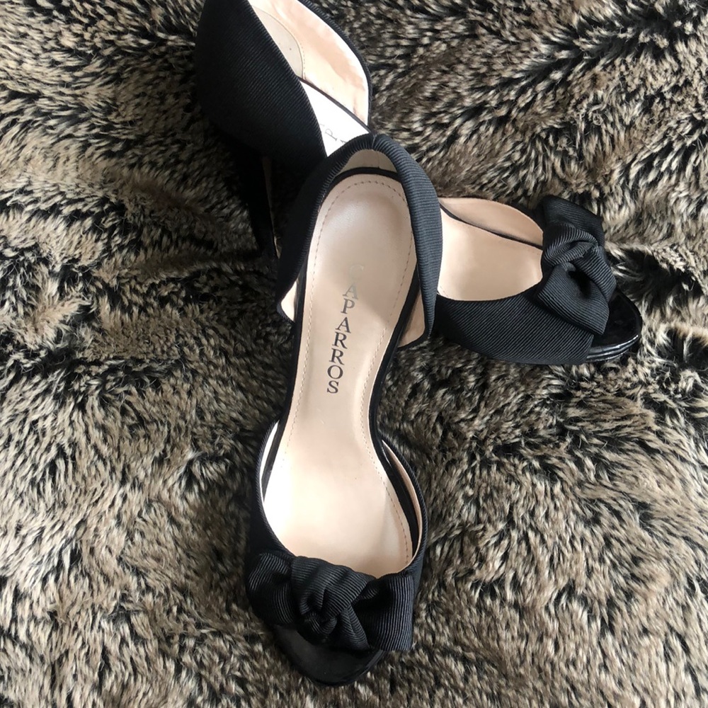 Caparros black pump